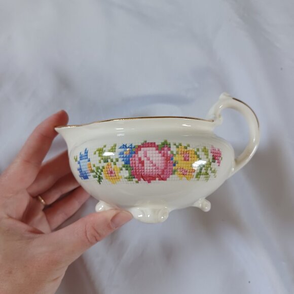 Homer Laughlin Cunningham Pickett Nautilus Footed Creamer Needlepoint Gold Rim - Picture 5 of 7